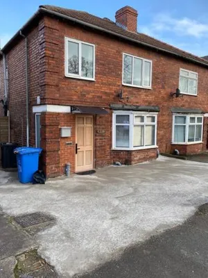 Image of Osmaston park house, Entire house, 3 bedrooms with 5 beds, working facility, free parking , smart TV for each room, free WiFi, washing machine, tumble dryer, near to Rolls Royce, Bombardier, easy access to A38 and A50