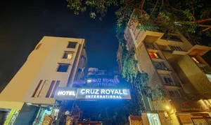 Image of Treebo Trend Cruz Royal