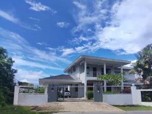 Image of Golden Villa with 5 Rooms