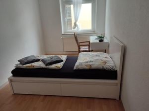 Image of Cozy spacious room near Halle Hbf w/ iPad, Netflix & Wi-Fi