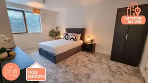 Image of Stunning 4-bedroom Townhouse with Free Parking