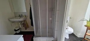 Image of Vaste chambre au centre ville, à 2 minutes du Lac