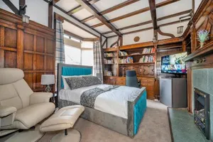 Image of *RD9bC* For your most relaxed & Cosy stay + Free Parking + Free Fast WiFi *