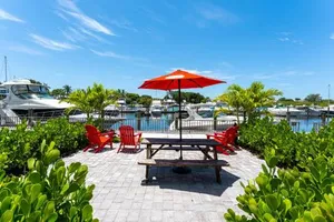 Image of Room 127 - Waterfront, Heated Pool, Huge TV, Tiki Bar & Grill
