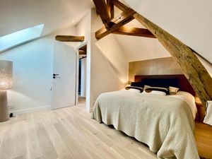 Image of Velvet - BEST KEYS - Maison Duplex Élégante - Plein Centre Ville - Déco Minimaliste & Cosy - Literie Haut de Gamme - 2 chambres séparées - Lit Queen Size & 1 canapé convertible - Smart TV - WiFi Fibre - Check-in Autonome