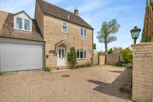 Image of Elvington Cottage - Family-friendly cheerful house at the heart of the Cotswolds