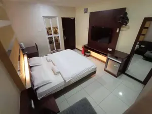 Image of Home Inn (M4)