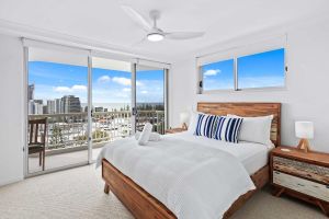 Image of Expansive Hilltop Ocean Views in Burleigh Heads