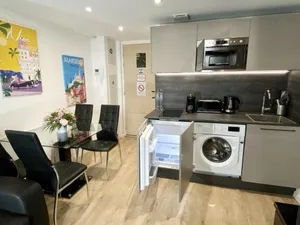 Image of Central Modern Flat Lamartine