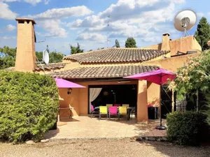 Image of Villa charmante à Porto-Vecchio avec vue sur la montagne.