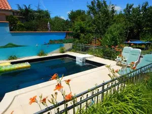 Image of 2 chambres et salle de bain un oasis de bien être Piscine et jardin Direct Gare Aéroport