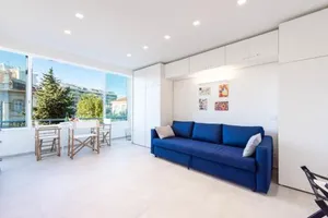Image of Le Cirodde one bedroom apt completely renovated behind the Martinez hotel