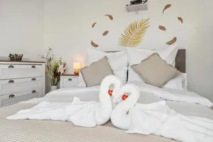Image of Business I Family Apartment I 1-4 Personen - Aare Blick, nahe Altstadt I Beamer - 99" Leinwand I Terrassen Lounge und Parkplatz