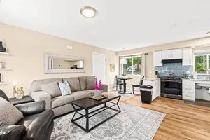 Image of 1st Floor 1BR Flat, King Bed, End Unit