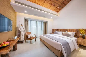 Image of Yinhuawu Guesthouse Xiaoyin queen-sized bed room