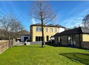 Image of Manchester Luxury Country House Close To The City With Hot Tub & BBQ Fire Pit.