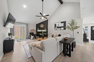 Image of Houston Getaway Yard Bbq Games Wifi Pets
