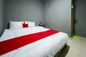 Image of RedDoorz at Marina City Waterfront