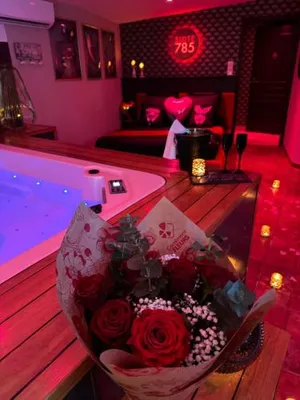 Image of SUITE 785 Chambre Jacuzzi Sauna
