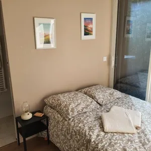 Image of Jolie suite parentale, chambre et salle d'eau, avec son coin de verdure à 5 minutes à pied du centre ville