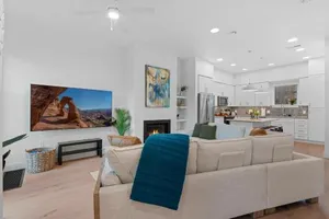 Image of Downtown Lux Townhouse 3Bd 4Ba 2 King Bed, Garage