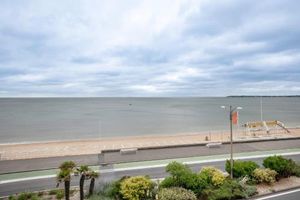 Image of Appartement en bord de mer à La Baule avec balcon, parking et commodités à proximité ! - FR-1-392-31
