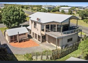 Image of Freestanding house with ocean view