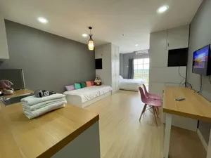 Image of Champs Elysees Studio unit with DisneyShoplot view