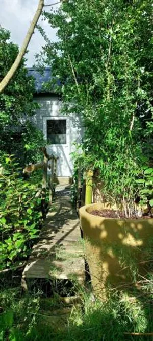 Image of Tuinhuisje in het groen