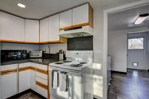 Image of Little Blue Bungalow on Boise's Bench, Pet Friendly, Fully Fenced yard with doggie door! 2 miles from BSU, 5 minutes from Downtown Boise, Desk and workstation for remote workers, 2 TV's large walk-in closet, Good for mid-term stays