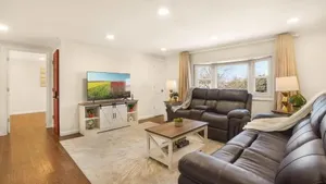 Image of The Mod Pad! 15 min from Airport, Free Parking!