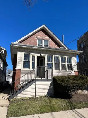 Image of Sunny 2 BR Apartment west of Chicago in quaint Forest Park center
