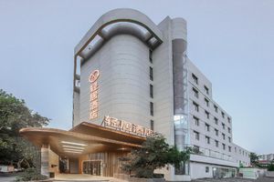 Image of Atour X Hotel Zhengzhou Dawecheng Haitan Temple Metro Station