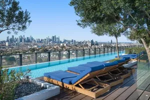 Image of Modern 1-Bed & City Views, Steps from Racecourse