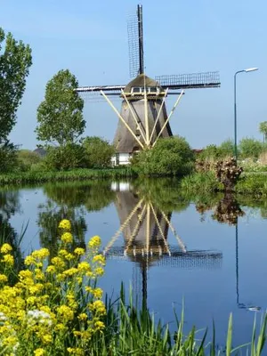 Image of Mondriaanmolen, a real Windmill close to Amsterdam