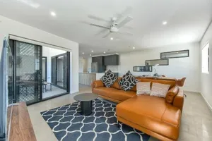 Image of Newly spacious top floor good view apartment