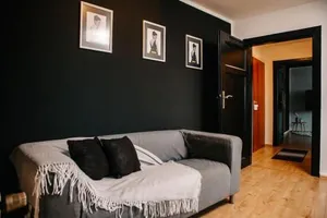 Image of Modern & black - City - Netflix - Wifi - 4 Person