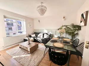 Image of Central City 3 minutes to Tower of London Trendy Shoreditch Recently refurbished 3 Bedrooms sleeps 8