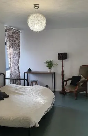 Image of Chambre aux portes de Bordeaux