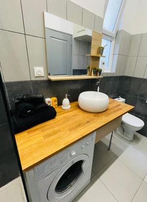 Image of jolie maison individuelle 50 m2 ,design et climatisée, tout confort, wifi, terasse privée , 5 min plage et autoroute, stationnement gratuit