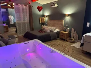 Image of Mas Hinaiti - Suite romantique avec Spa et écran géant de cinéma