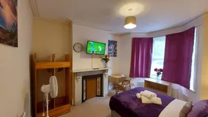 Image of Cosy Villa- 5 Bedroom Accommodation Great For Longer Stays!!!