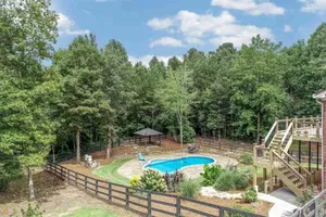 Image of Lakeside Spacious Pool Retreat