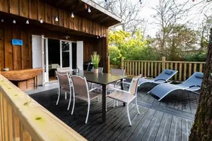 Image of LA PETITE MAISON DU LAC