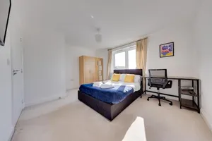 Image of Spacious Double Bedroom In Shared Guest In Reading