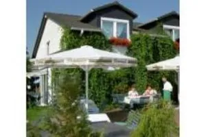 Image of Das FRITZ Hotel Schwerin schöne Lage im Grünen mit regionaler Küche kostenfreien Parkplätzen und E Ladestation
