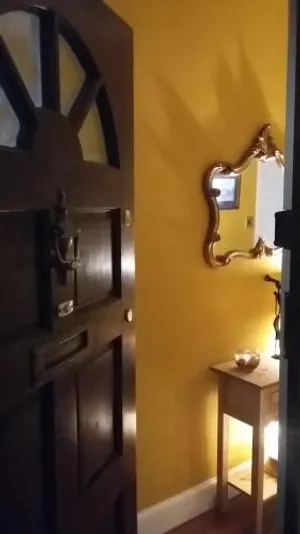 Image of Edinburgh TWO BEDROOM apartment with free side street parking 24 hours