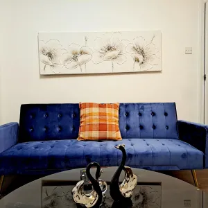 Image of Stunning 2 bed in Leeds: free WiFi and parking.