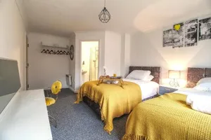 Image of 4 Dbl Beds, Modern Apartment, Free Parking and Home-from-home
