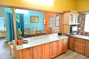 Image of Cheerfull 4 Bedroom Home with free parking